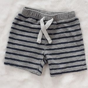 Old Navy strips boys short